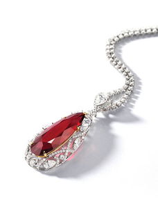 中國(guó)珠寶玉石首飾行業(yè)協(xié)會(huì) 引領(lǐng)行業(yè)發(fā)展，鑄就璀璨未來(lái)